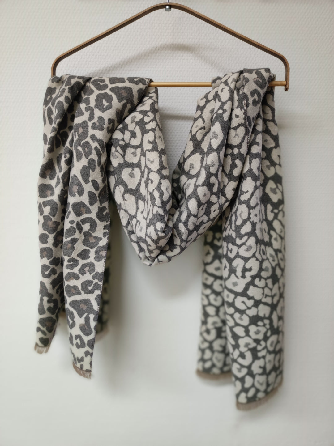 Schal LEO beige - Leichter Schal mit trendigem Leopardenprint