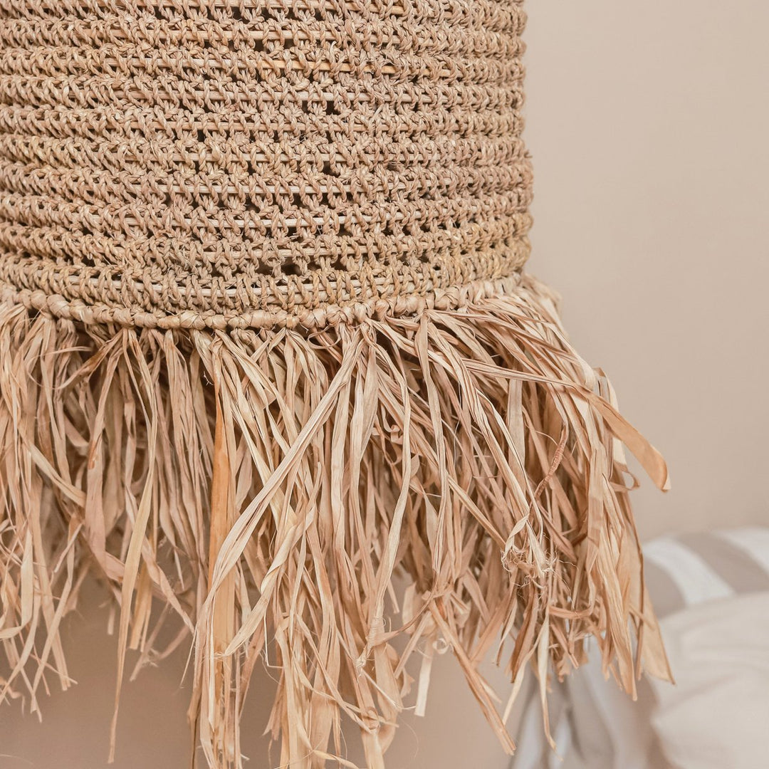 Boho Lampenschirm KAWAH – Raffia-Pendelleuchte mit Fransen– Handgefertigt & Nachhaltig