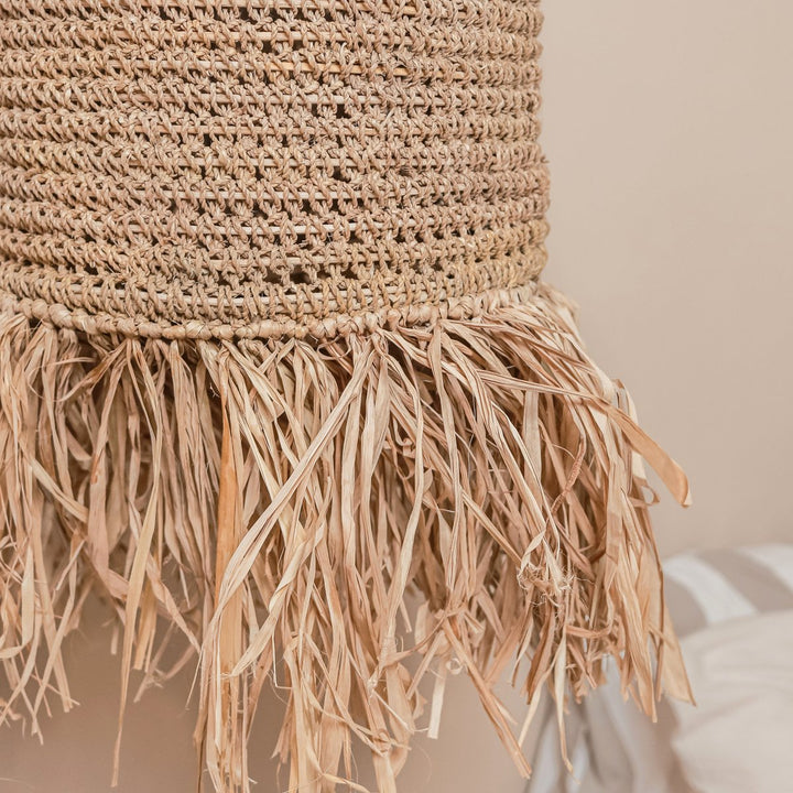 Boho Lampenschirm KAWAH – Raffia-Pendelleuchte mit Fransen– Handgefertigt & Nachhaltig