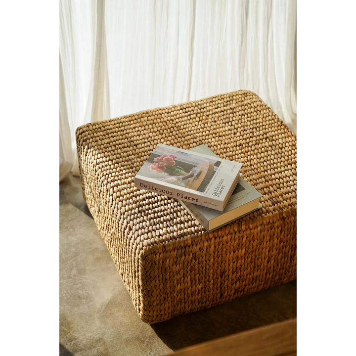 Der "The Hyacinth Pouffe" Square – Boho Sitzpouf aus Wasserhyazinthe