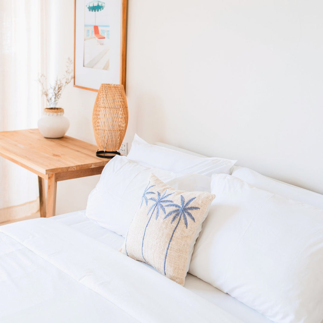 Kissenbezug ANARKA – Boho‑Kissen aus Baumwolle mit handgesticktem Palmenmuster