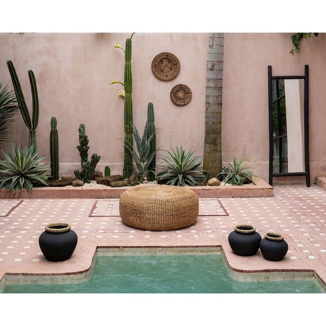 Der Hyazinthen Hocker – handgefertigter Pouf aus Wasserhyazinthe & Holz