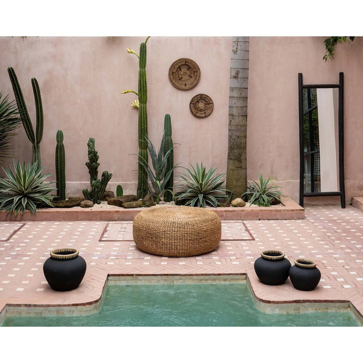 Der Hyazinthen Hocker – handgefertigter Pouf aus Wasserhyazinthe & Holz