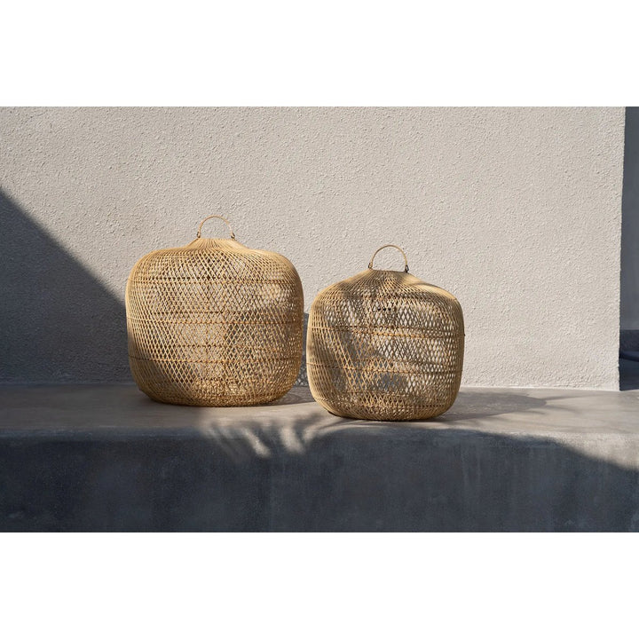 Der "Batu Bolong" Anhänger – Natur – L - Boho Lampenschirm aus Rattan