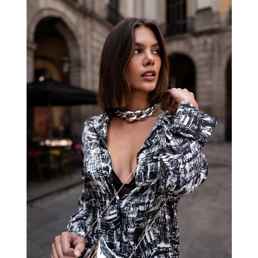 Bluse BLACK & WHITE / Straight Cut
