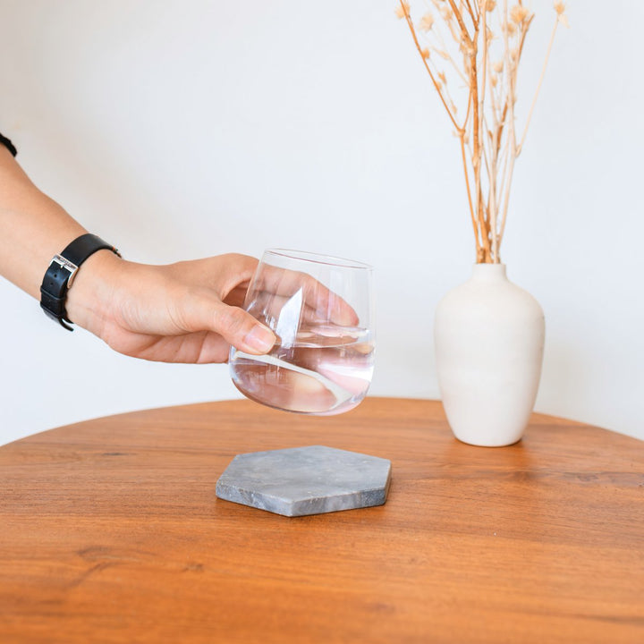 graue Marmoruntersetzer INAI – 4er- oder 8er-Set