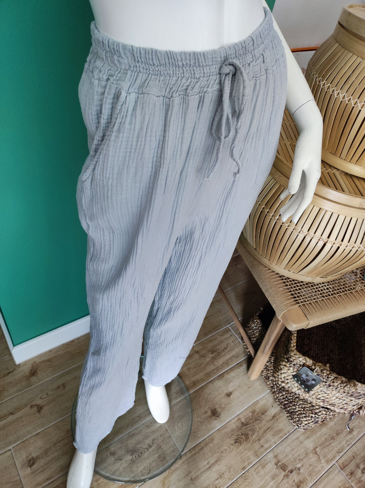 Boho Musselin-Hose – Leicht & Elegant / grau