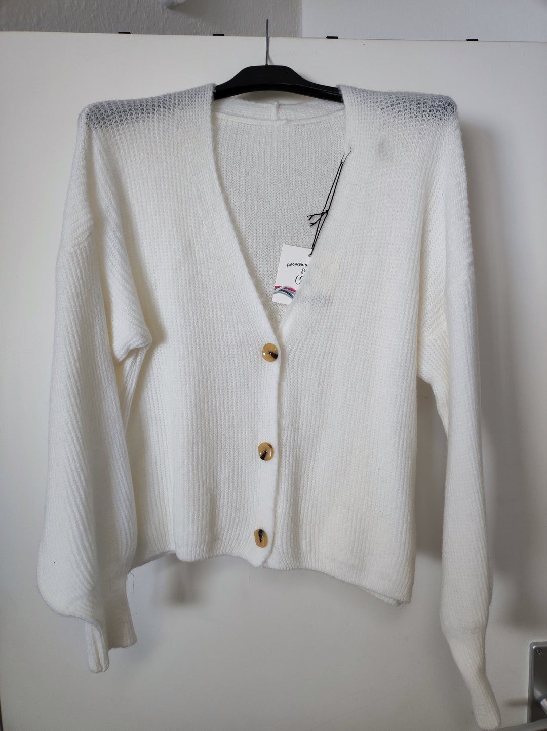 Cardigan / Strickjacke - weiß / große Knöpfe
