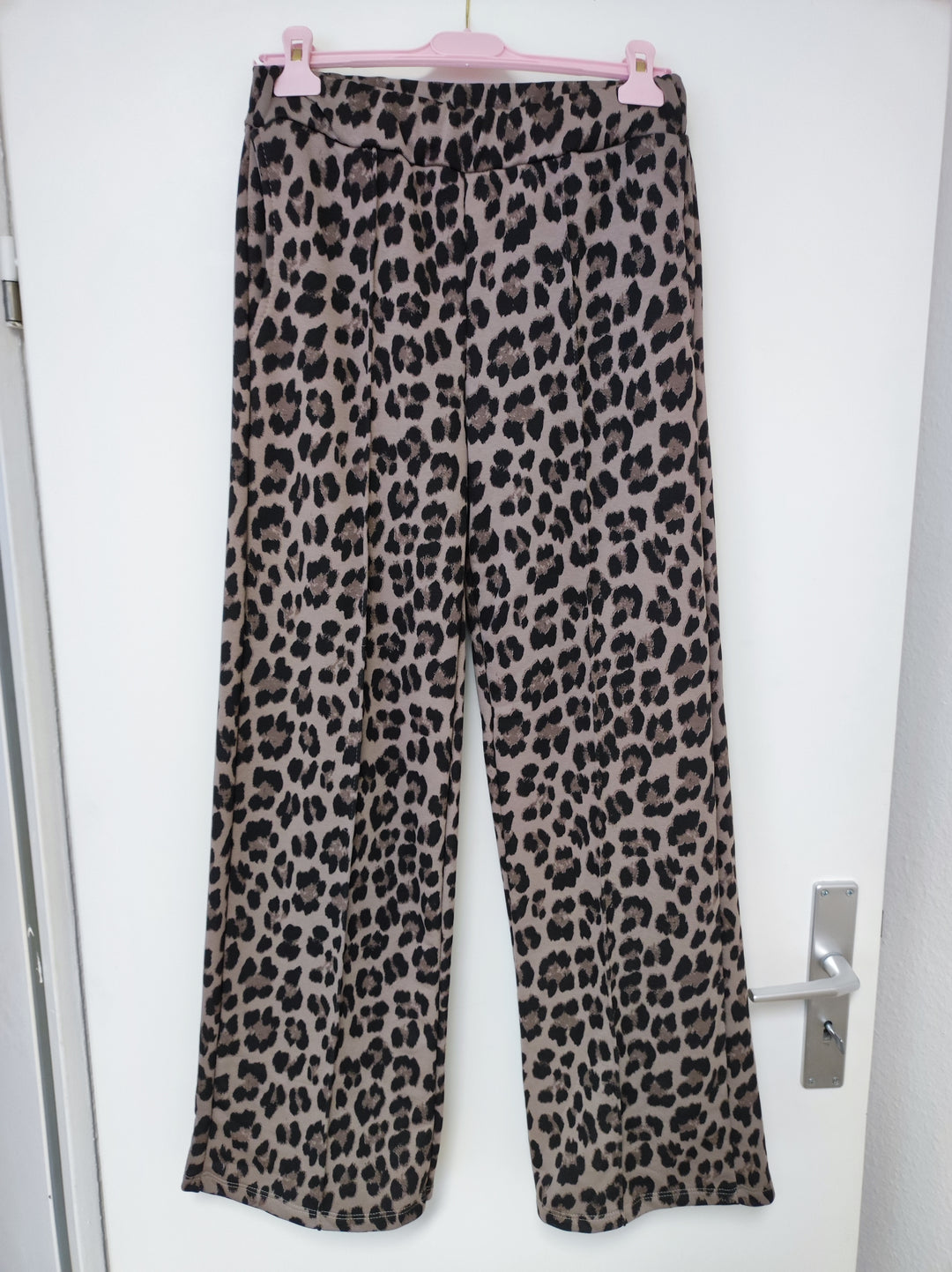 Hose / Sweatpants - Leo - weites Bein und Bügelfalte