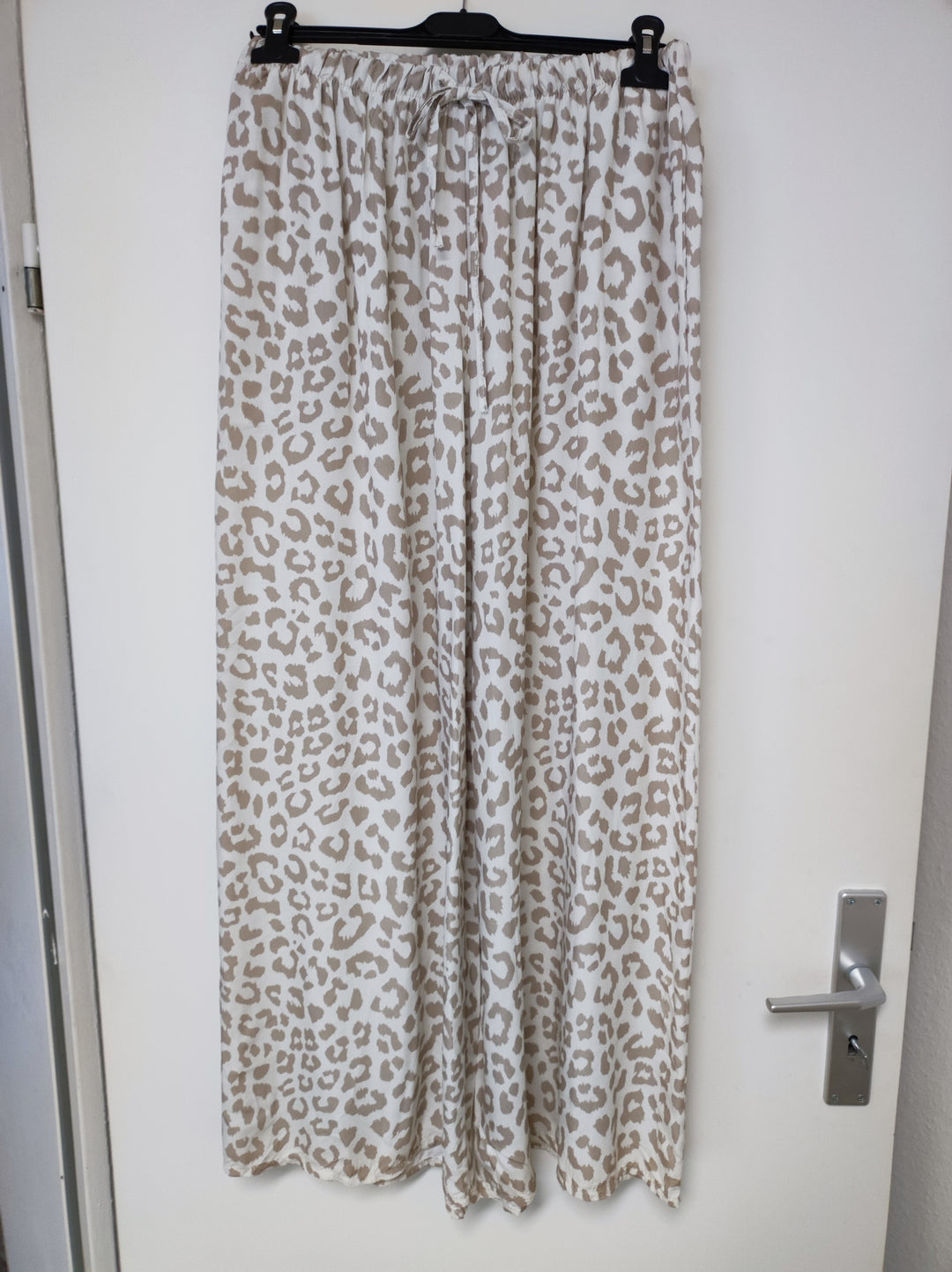 Hose - Leo hell - luftig weit