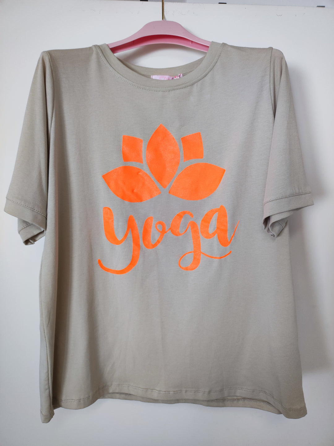Shirt YOGA - beige-taupe neonorange