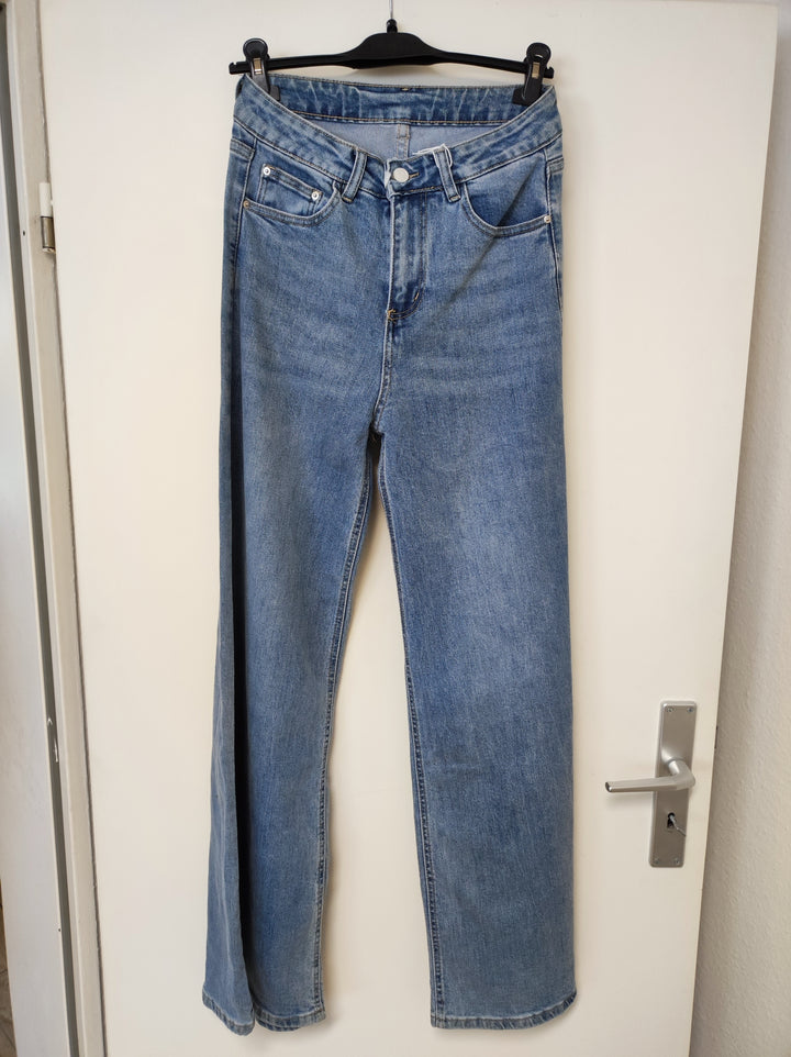 Jeans / Hose - weites Bein - M