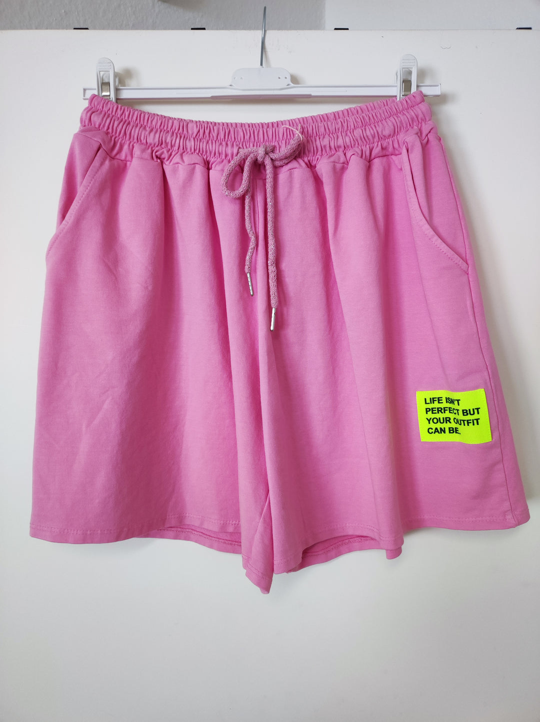 Hose / Shorts - rosa - Statement Patch Neon