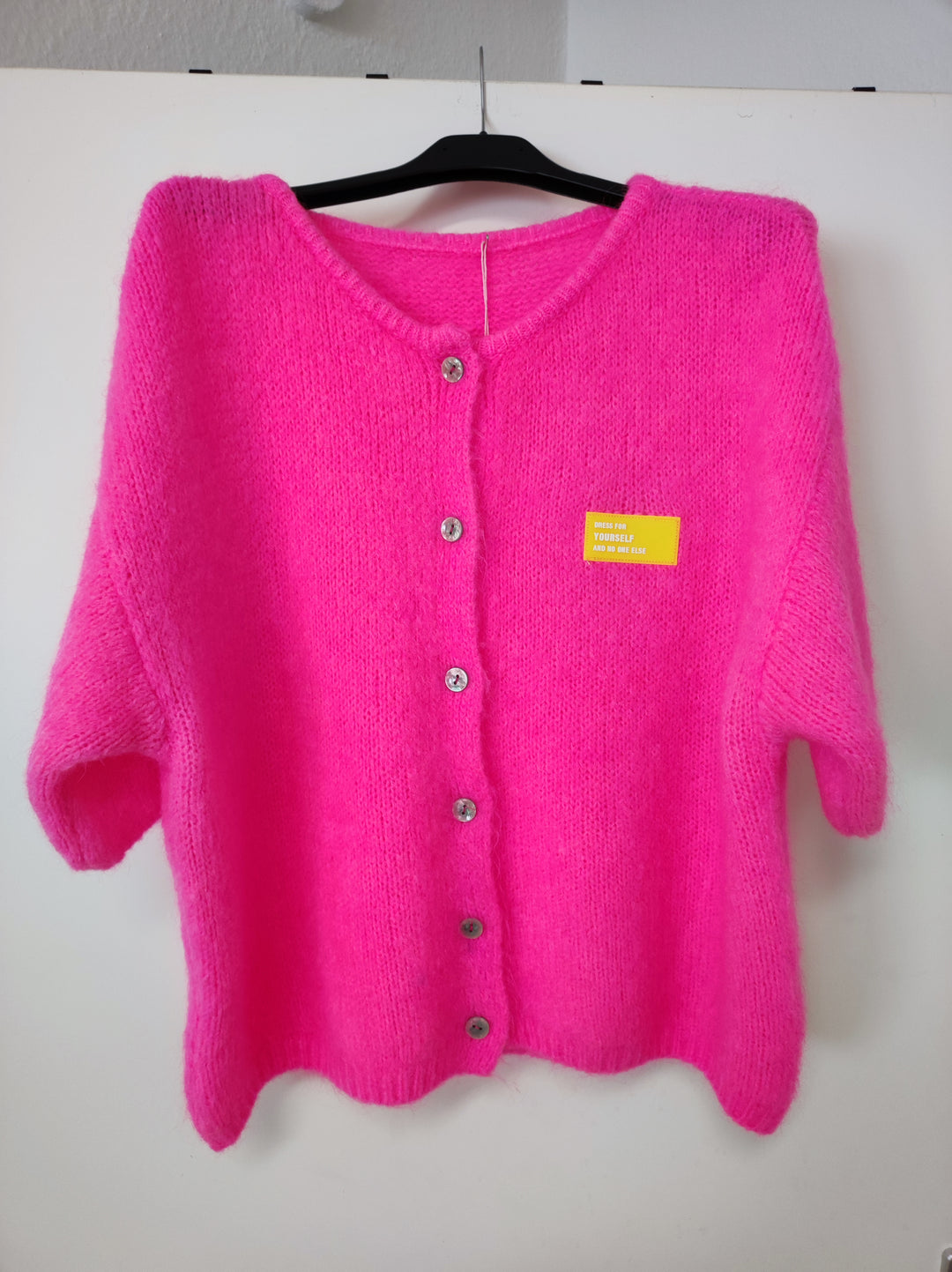 Cardigan / Strickjacke - kurzarm - neonpink - Textfeld Neon