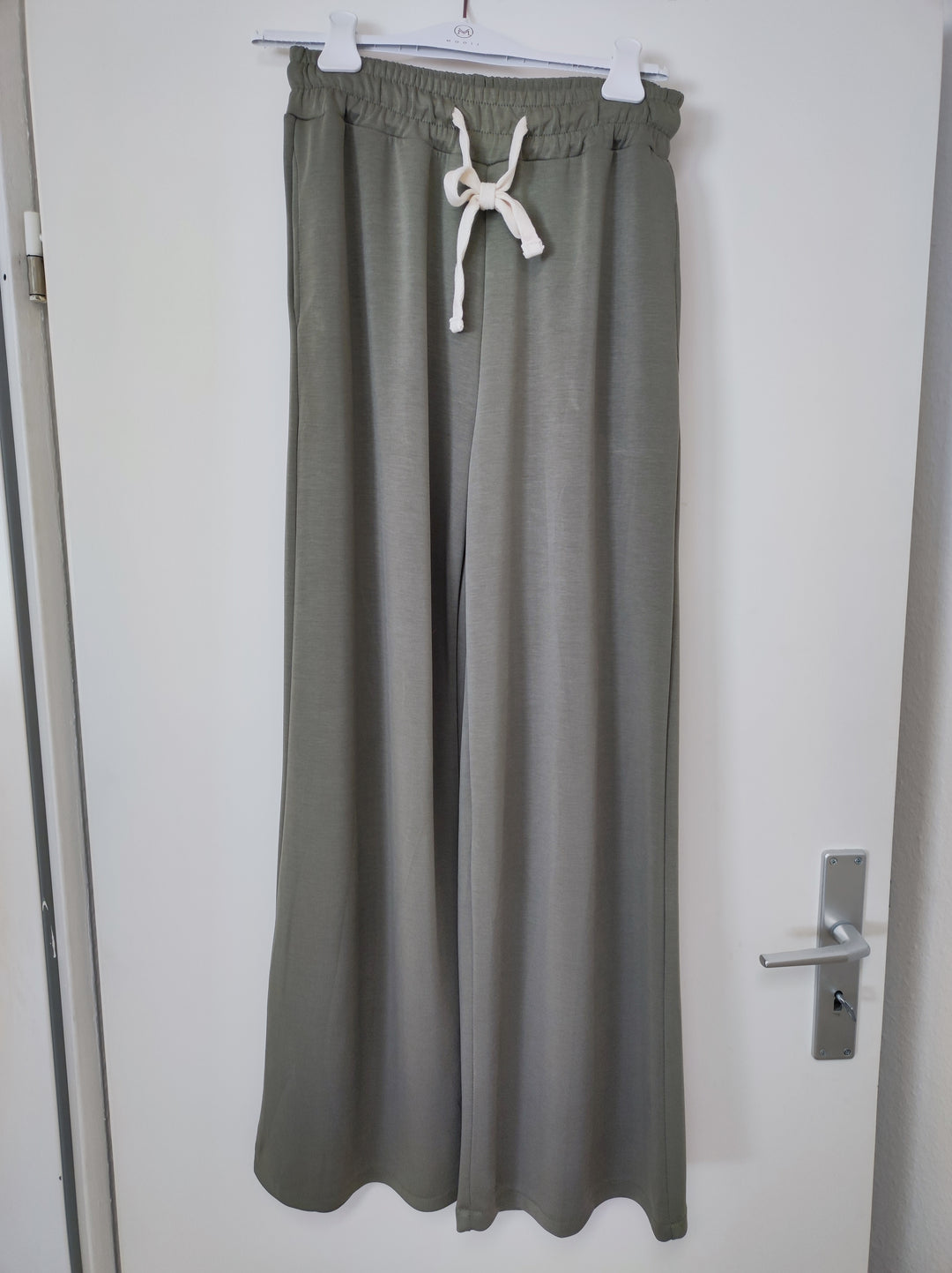 Hose - oliv - weites Bein, Kordelzug