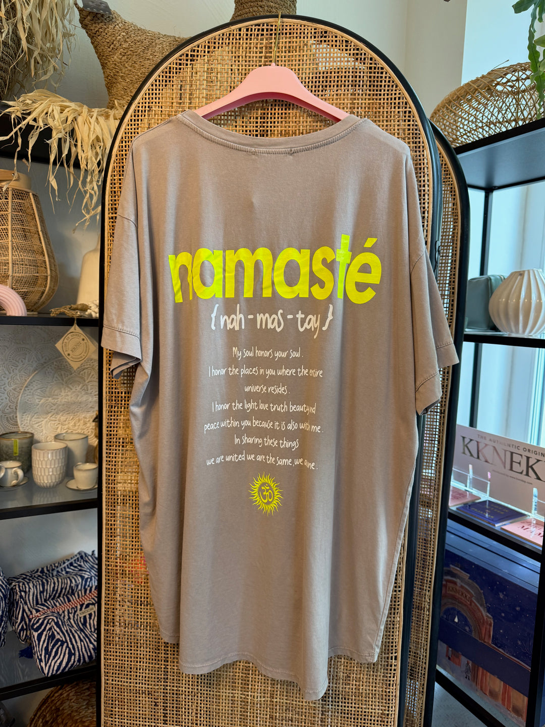 Shirt - Namaste - hellgrau