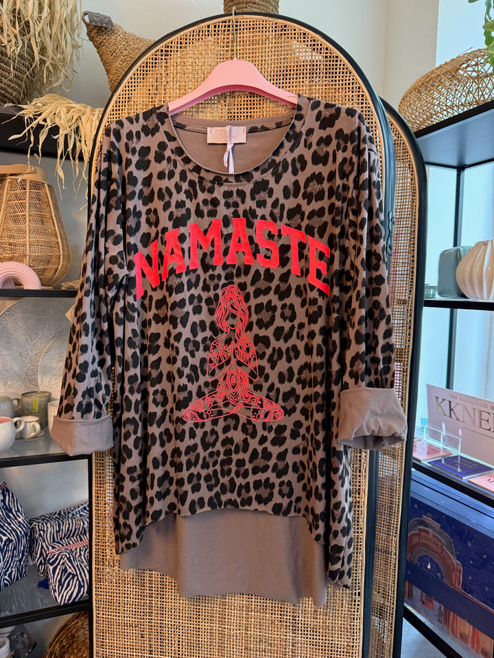 Shirt - Namaste - Leo dunkel - neonpink