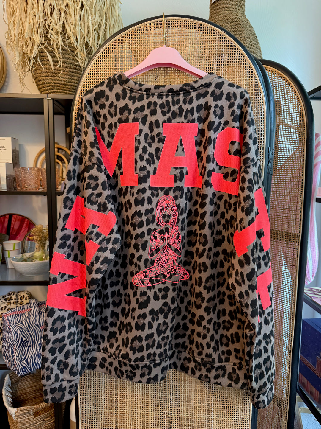 Pulli NAMASTE - Leo dunkel - neonpink