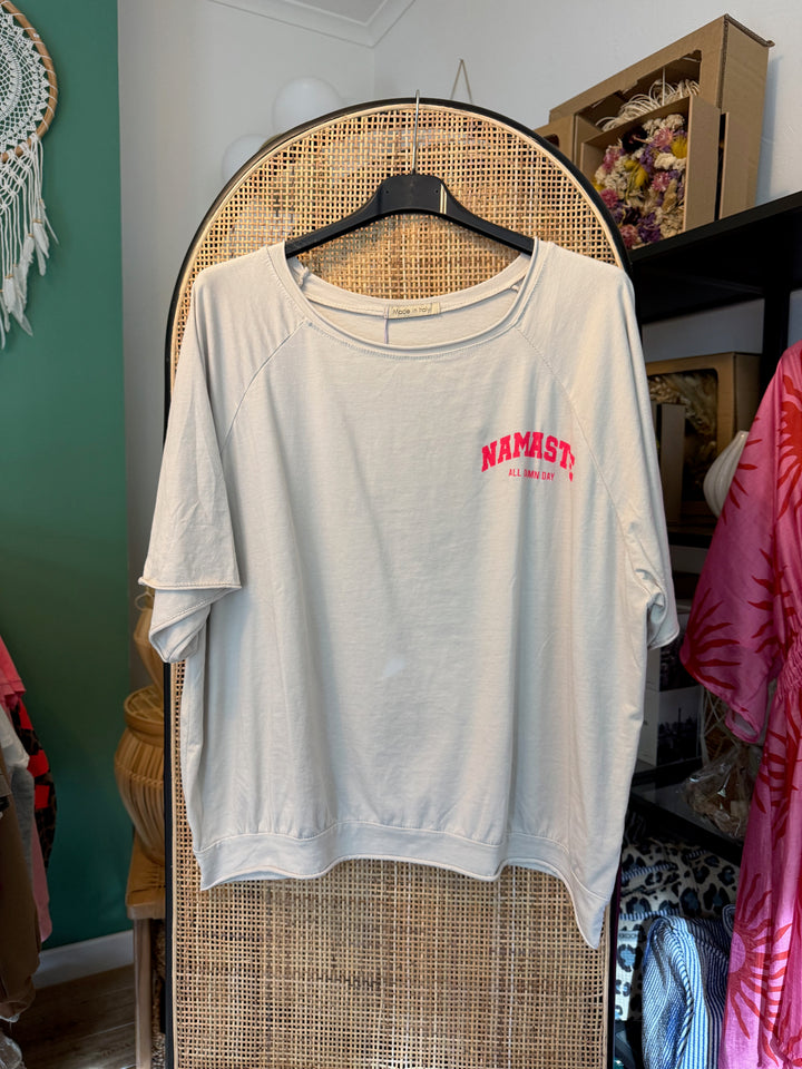 Shirt NAMSTE - sand neonpink - kurzarm