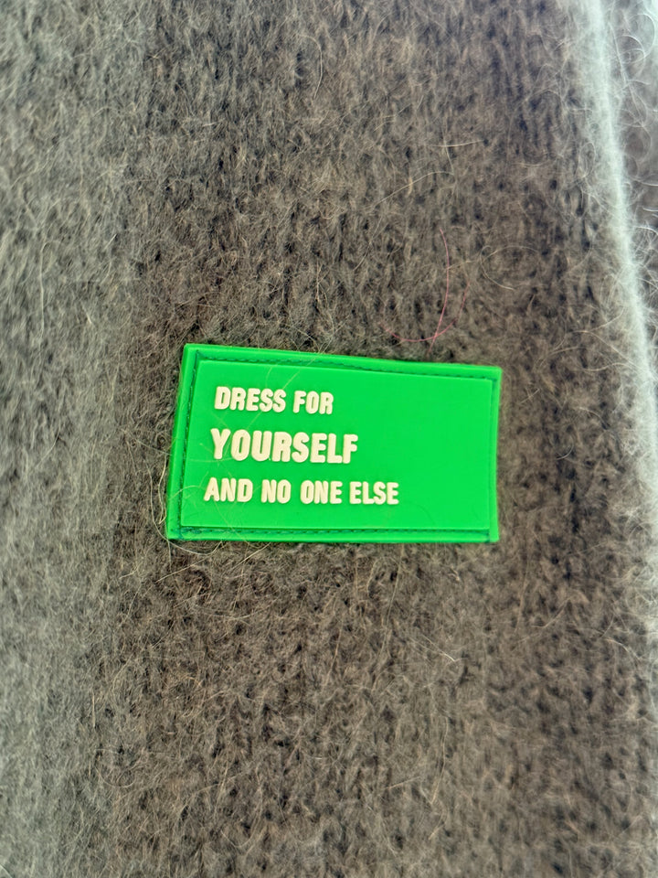 Cardigan / Strickjacke - kurzarm - oliv - Textfeld Neon