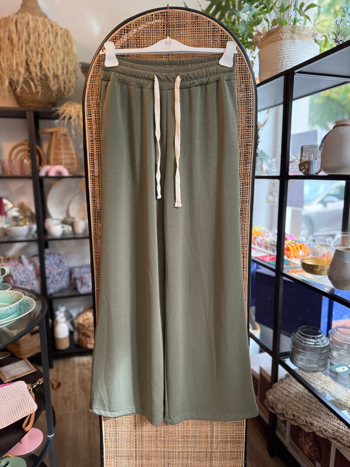 Hose - oliv - weites Bein, Kordelzug