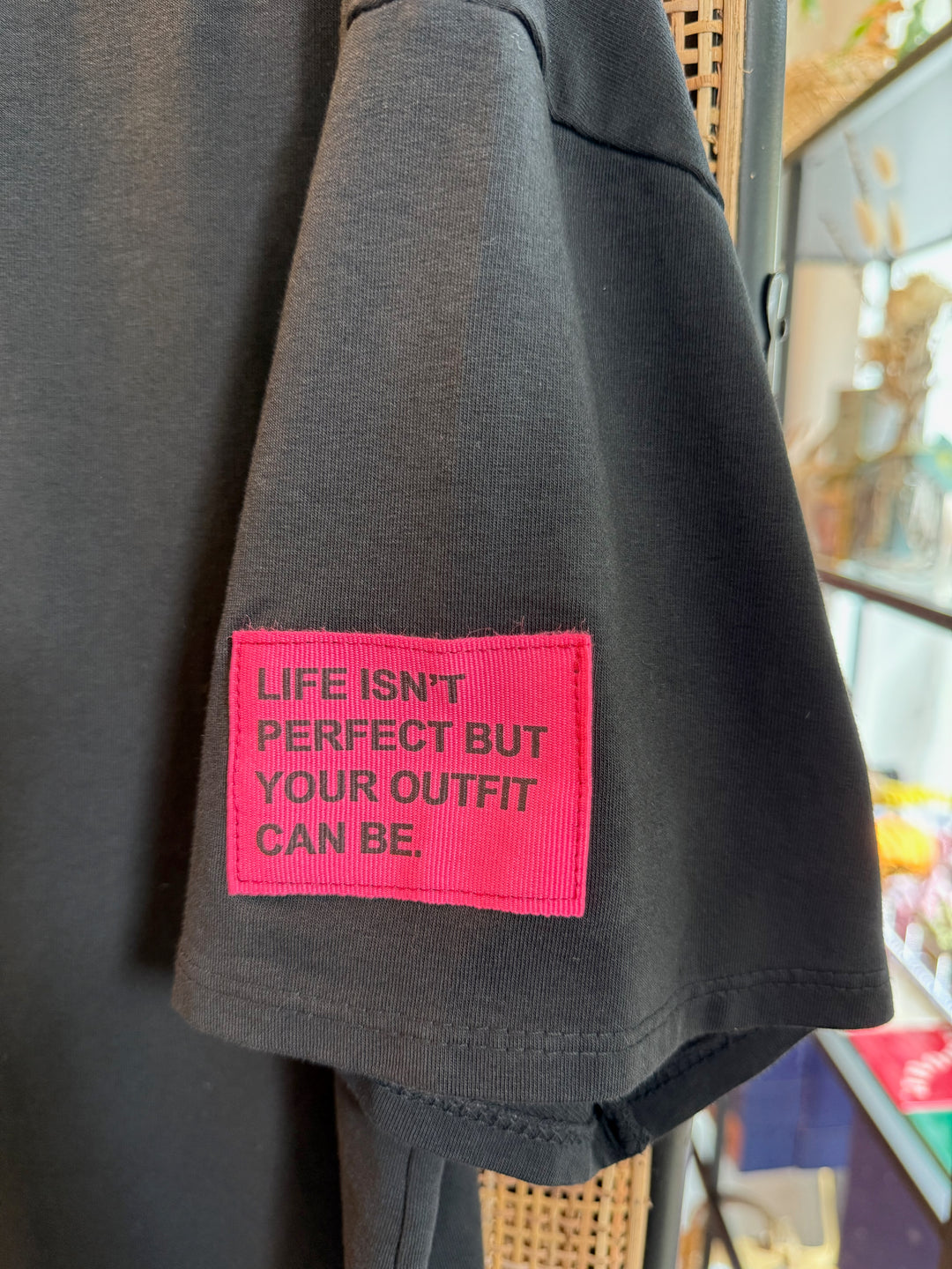 Shirt - schwarz - Statement Patch Neon Ärmel