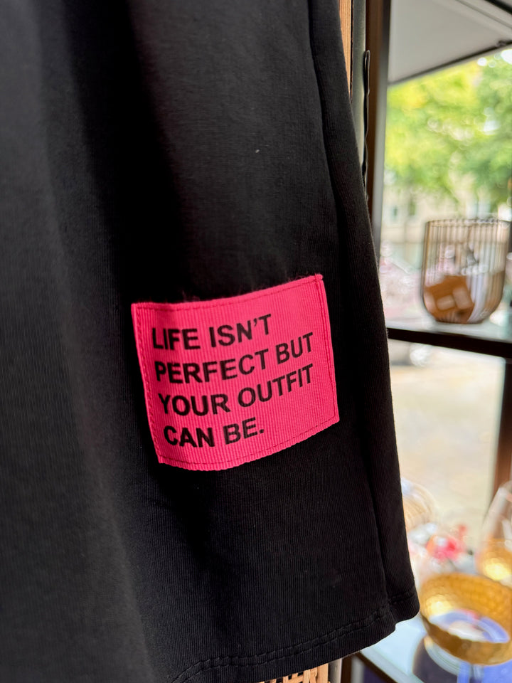 Hose / Shorts - schwarz - Statement Patch Neon