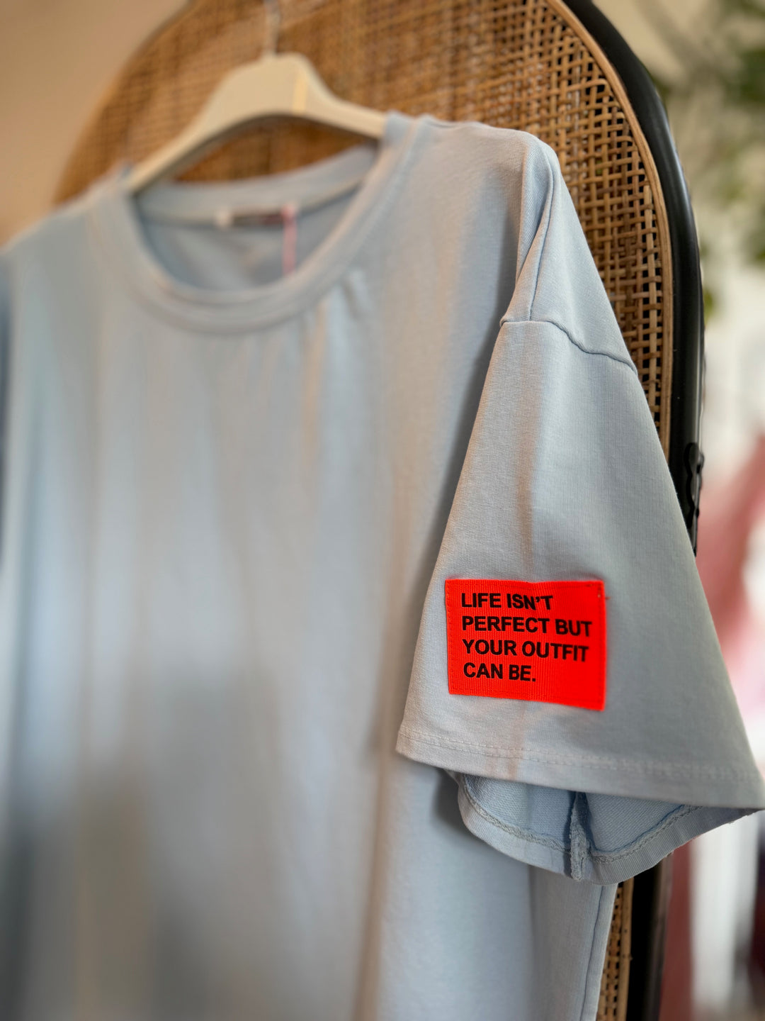 Shirt - hellblau - Statement Patch Neon Ärmel