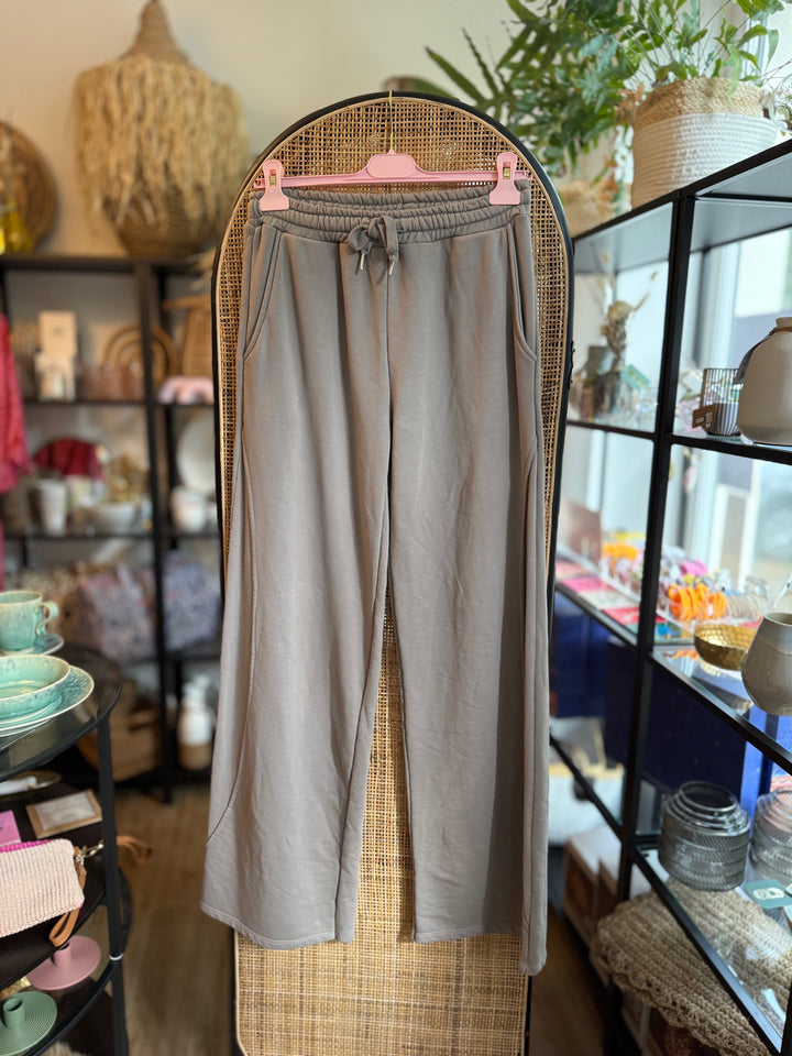 Hose / Sweatpants - weites Bein - braun
