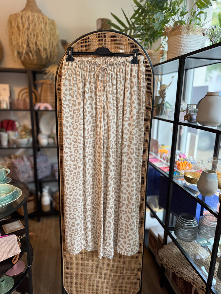 Hose - Leo hell - luftig weit