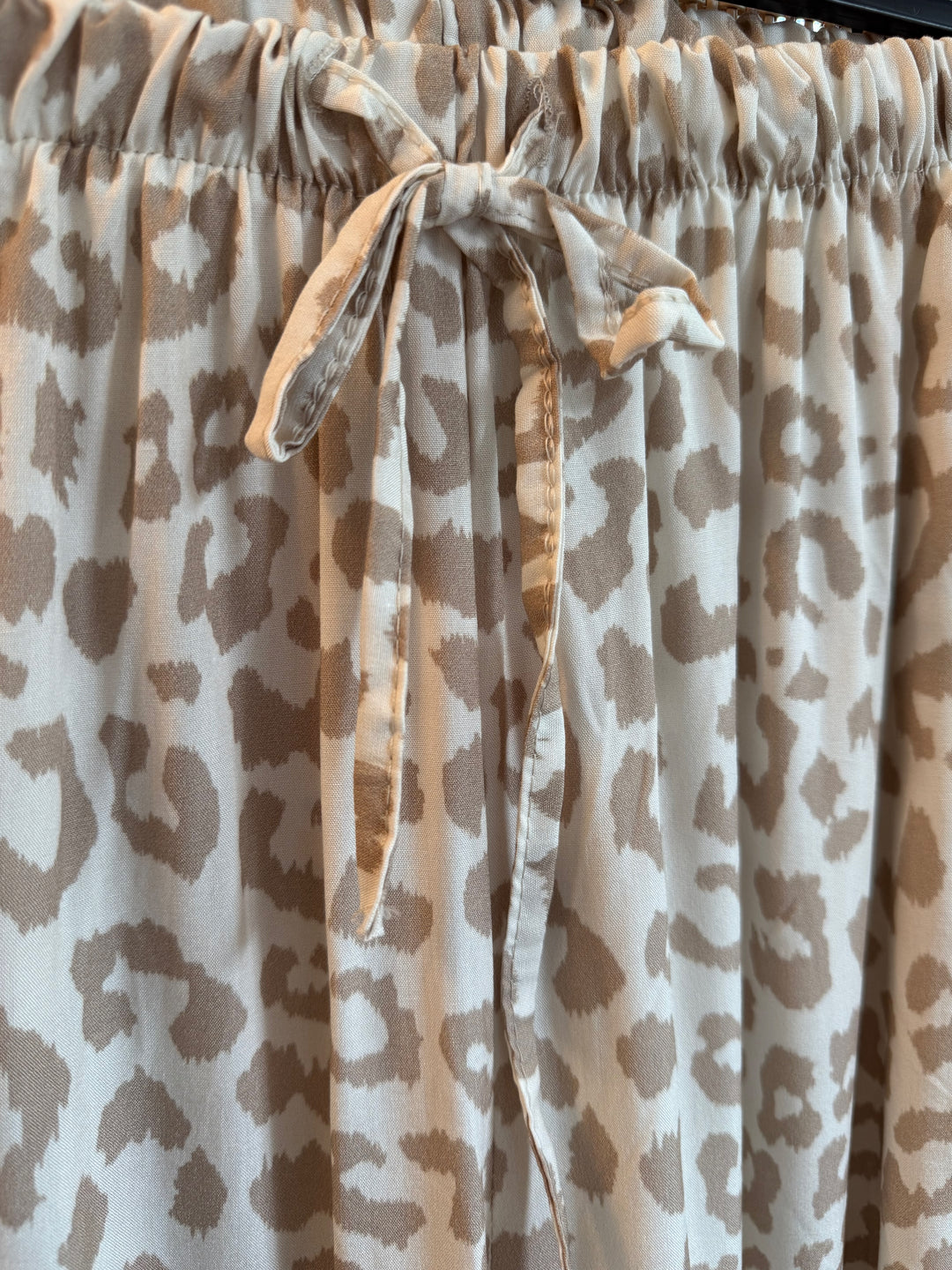 Hose - Leo hell - luftig weit