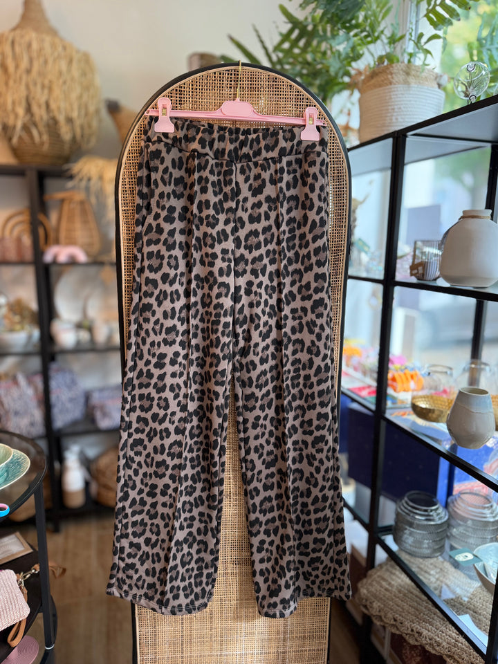 Hose / Sweatpants - Leo - weites Bein und Bügelfalte