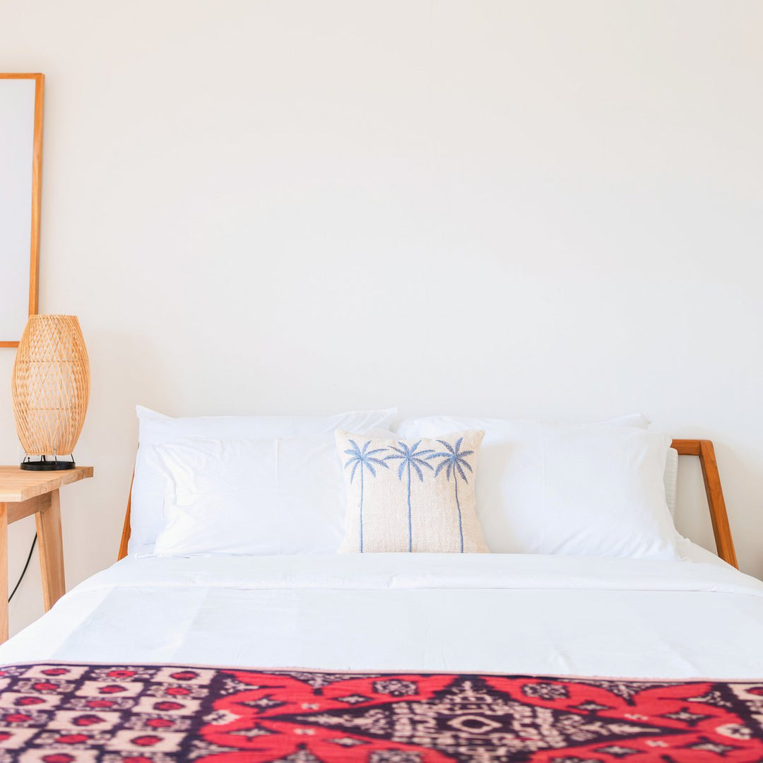 Kissenbezug ANARKA – Boho‑Kissen aus Baumwolle mit handgesticktem Palmenmuster