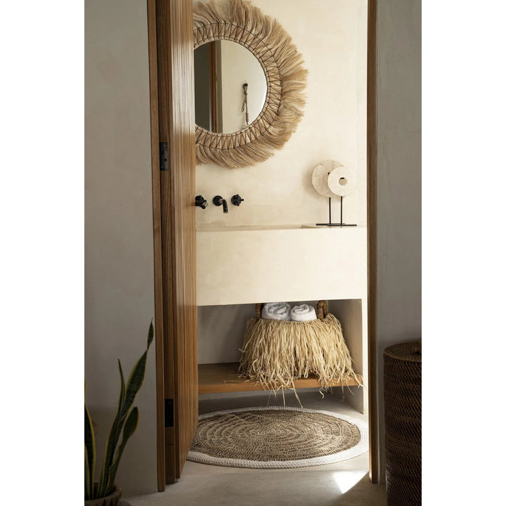 Der runde Teppich aus Seegras und Baumwolle