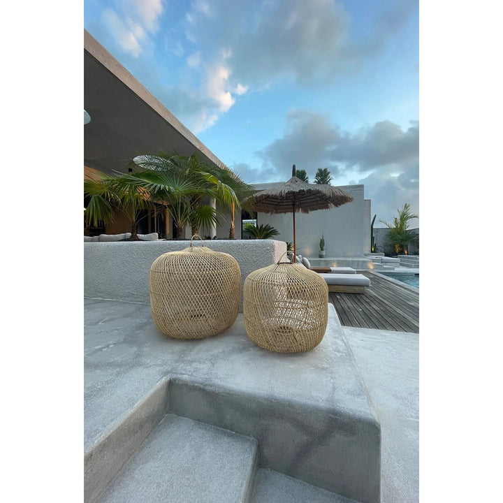 Der "Batu Bolong" Anhänger – Natur – L - Boho Lampenschirm aus Rattan