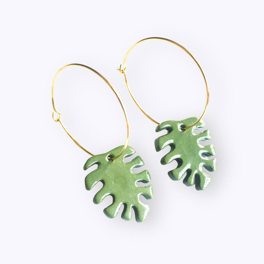 Ohrringe - Creolen "Monstera Blatt" aus Porzellan, vergoldet