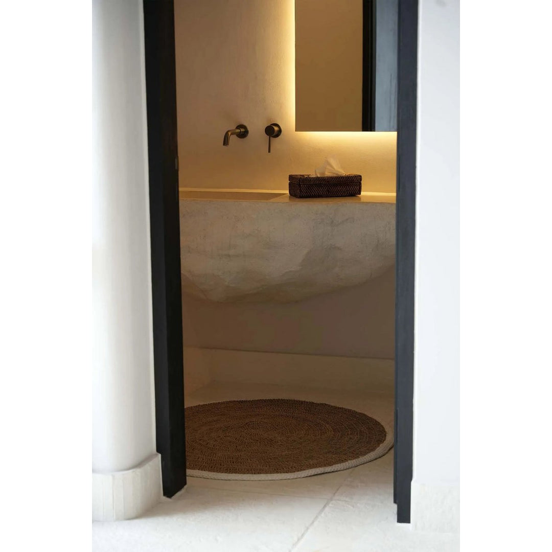 Der runde Teppich aus Seegras und Baumwolle