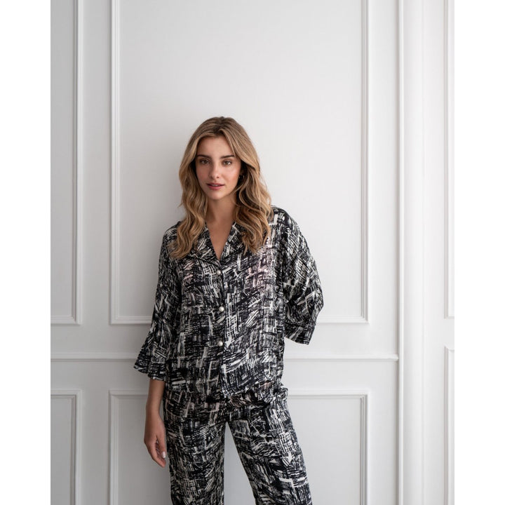 Bluse BLACK & WHITE / Loose Cut