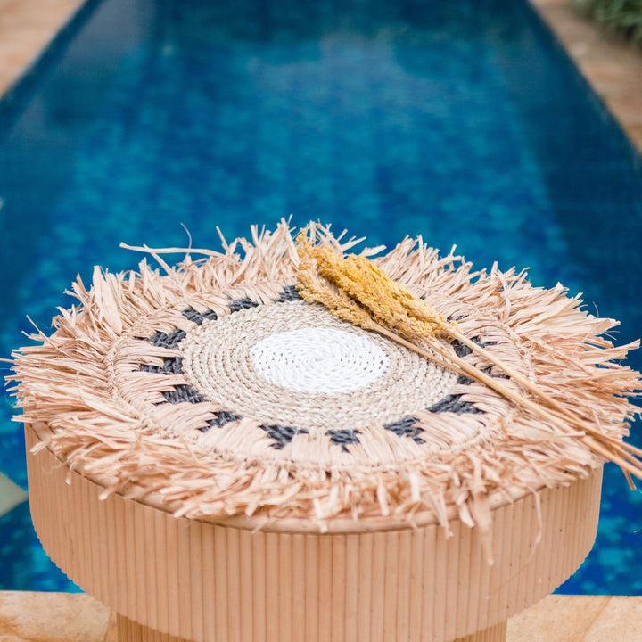 Bokodekor Tischset mit Fransen PAGU – Handgefertigte runde Tischmatte aus Bast – 2er, 4er oder 6er Set