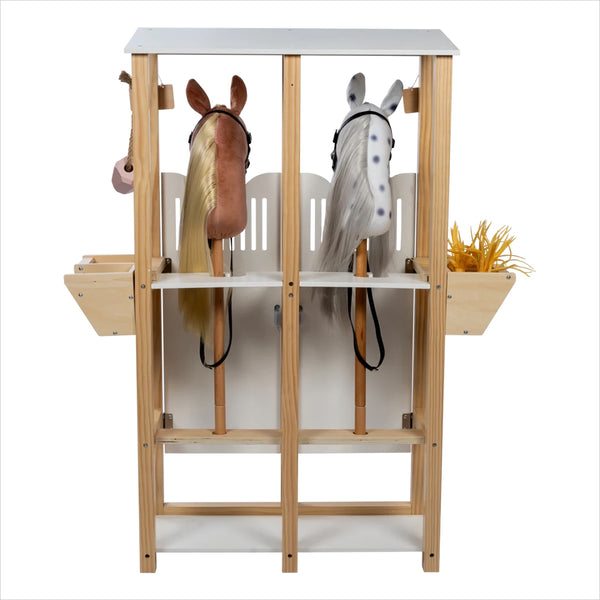 Stall für zwei Steckenpferde