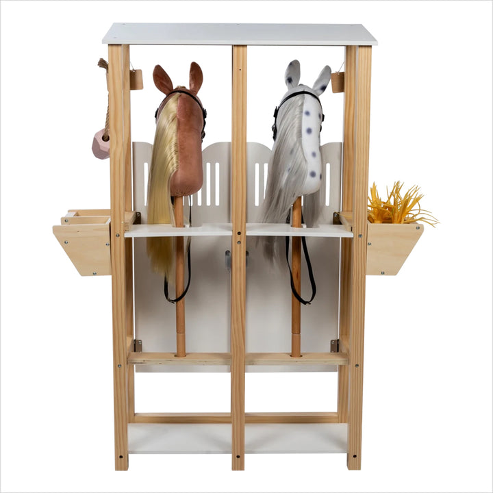 Stall für zwei Steckenpferde