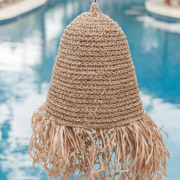 Handgefertigter Lampenschirm KALIMA - Boho Deko Lampe aus Bast mit langen Fransen
