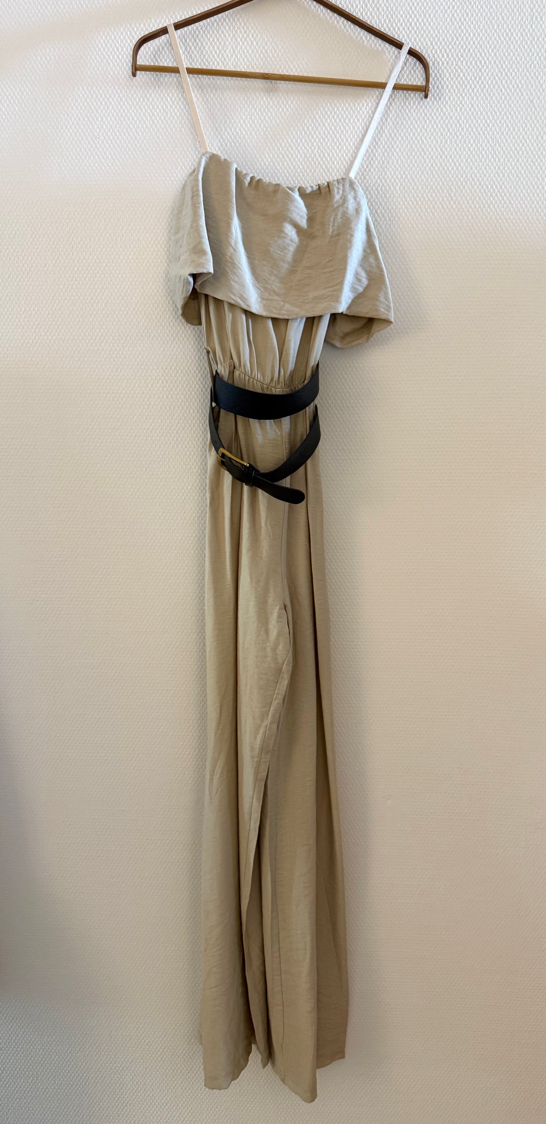 Jumpsuit mit Gürtel - beige