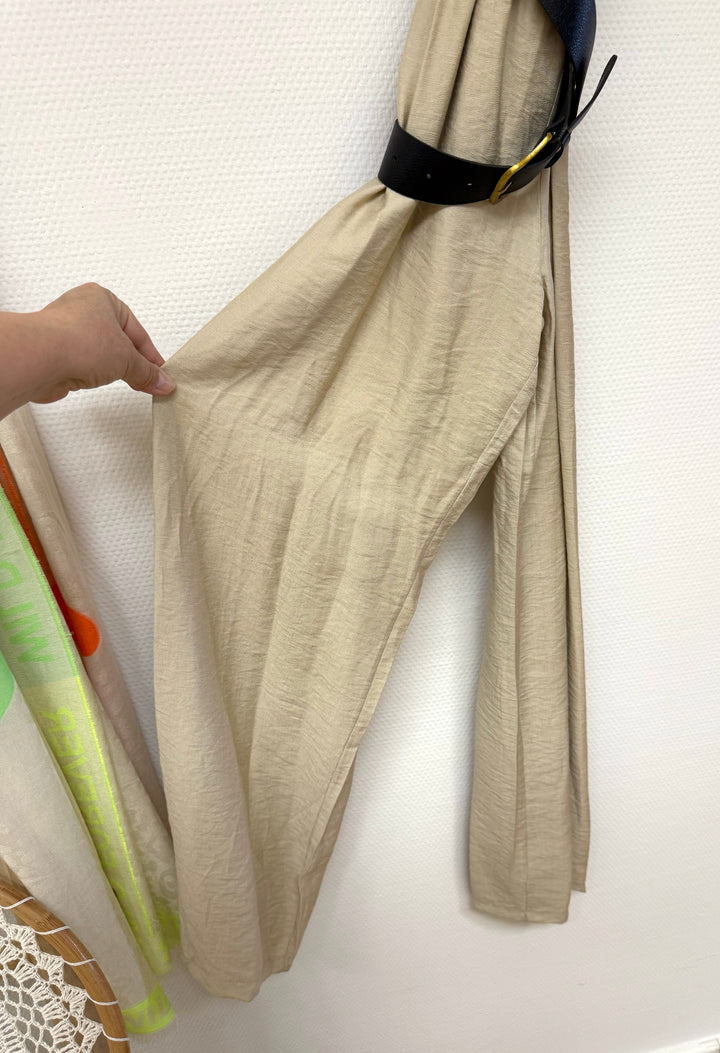Jumpsuit mit Gürtel - beige