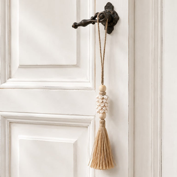 Dekohänger COWRIE MARIS - Quaste mit Kaurimuscheln & Bast