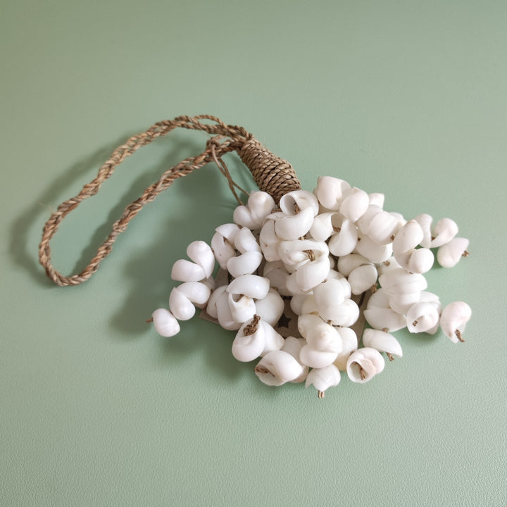 Dekoratives Muschelbündel – Naturdeko im Boho- und Küstenstil