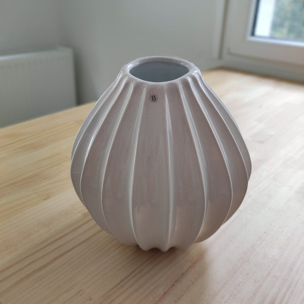 WIDE Vase XXL von Broste Copenhagen – Handgefertigte Keramikvase mit organischem Design