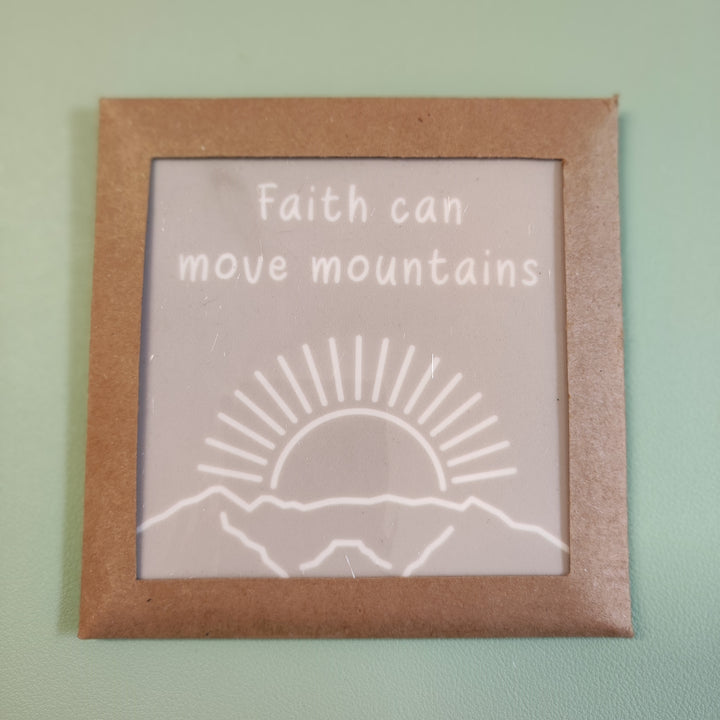 Fliese Deko-Hänger FAITH CAN MOVE MOUNTAINS – Inspirierender Wandakzent im Boho-Stil