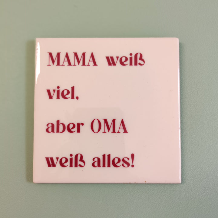 Fliese Deko-Hänger ... OMA WEISS ALLES! – Humorvoller Wandakzent aus Keramik