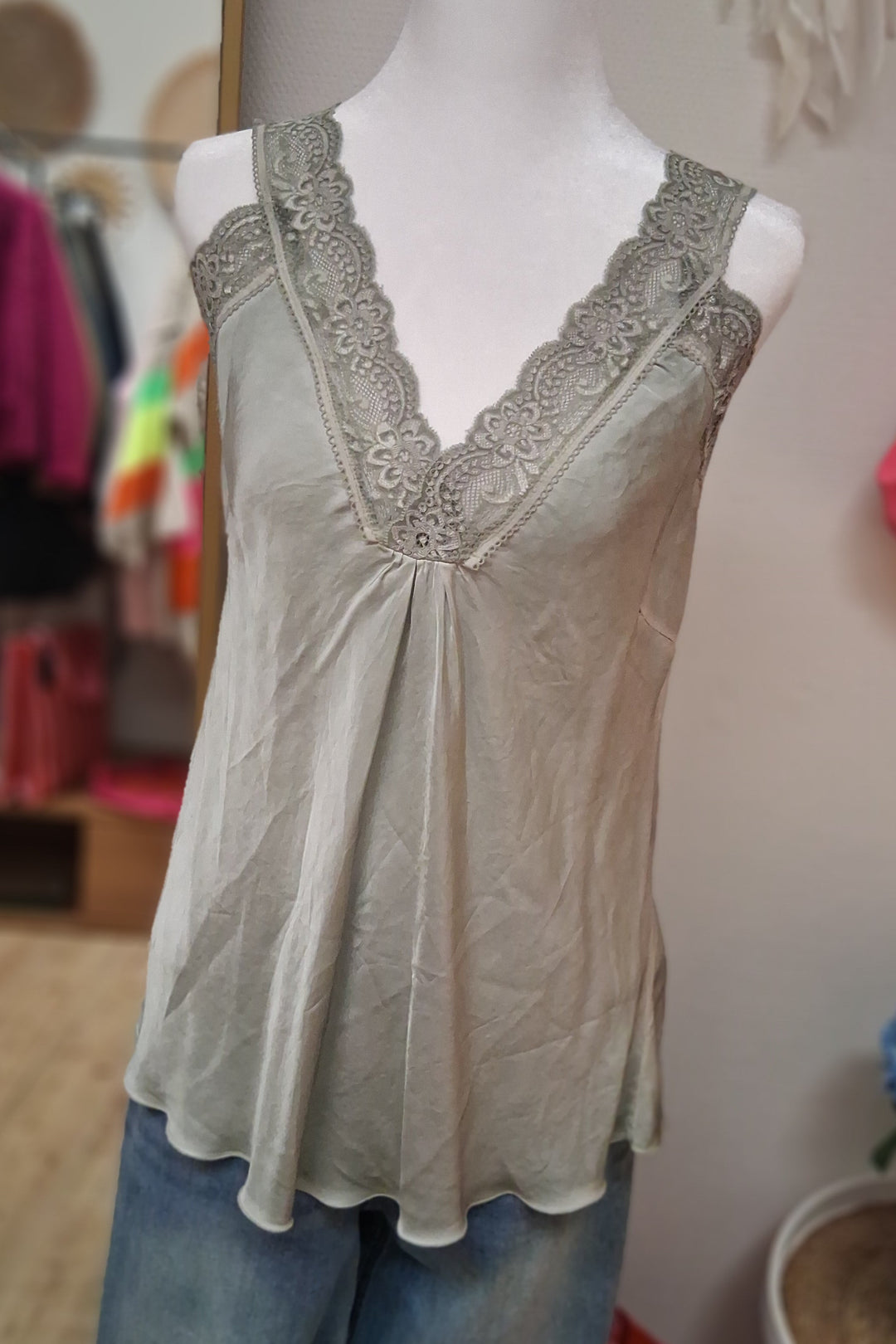 Cami Top - Top mit Spitzenträgern - Satin Look - 4 Farben